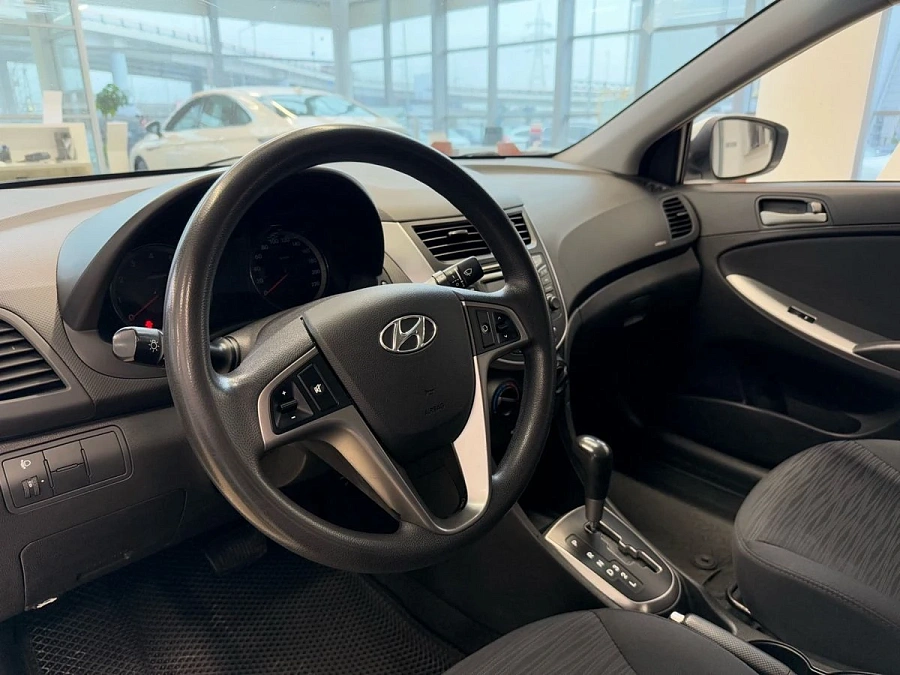 Hyundai Solaris, 2016г., передний привод, автомат