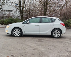 Opel Astra, 2012г, передний привод, механика