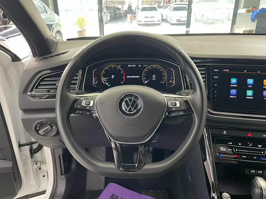 Volkswagen T-Roc, 2022г., полный привод, робот