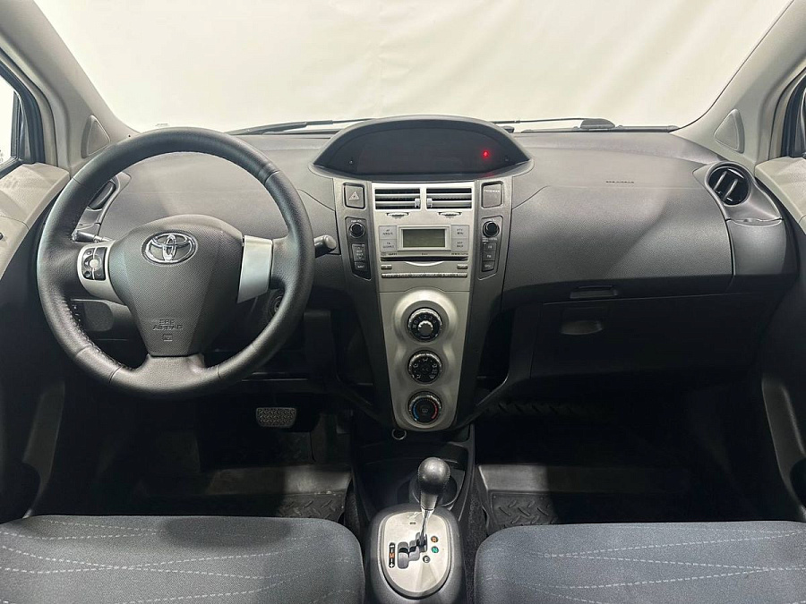 Toyota Yaris, 2007г., передний привод, робот