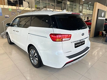 Kia Carnival, 2015г, передний привод, автомат