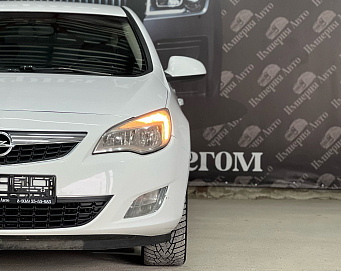 Opel Astra, 2011г, передний привод, автомат
