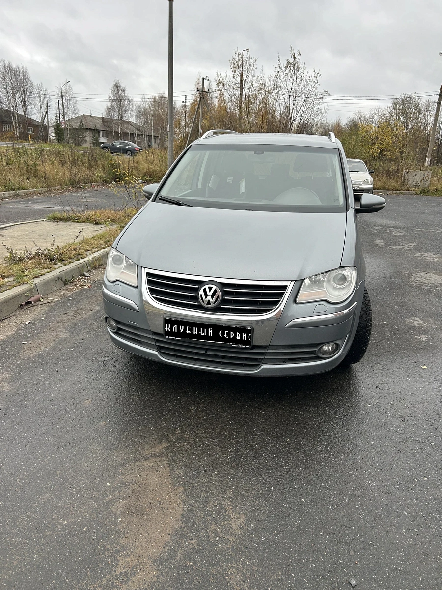 Volkswagen Touran, 2010г., передний привод, робот