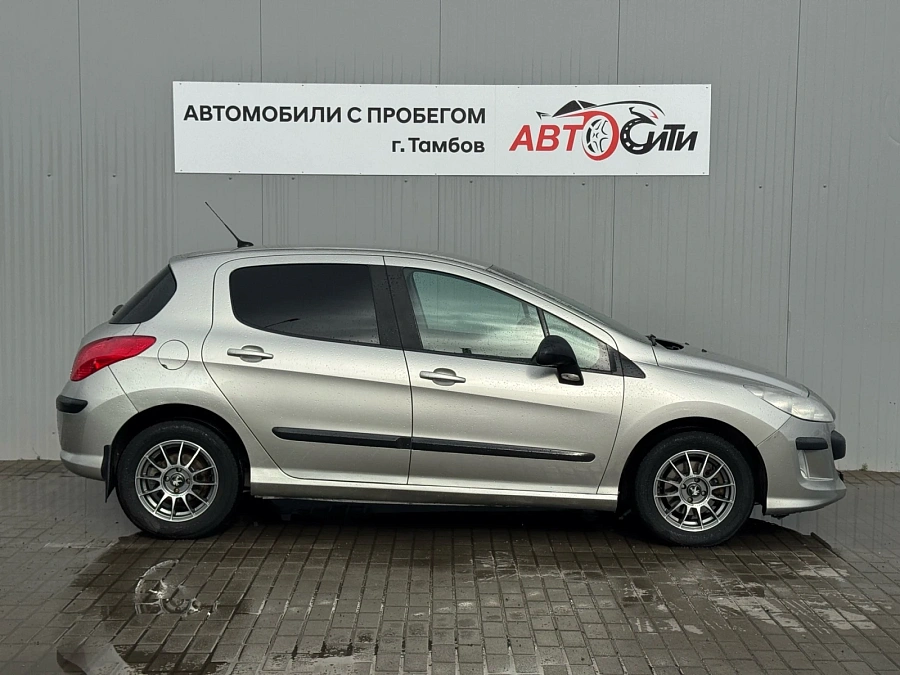 Peugeot 308, 2008г., передний привод, механика