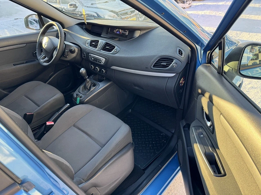 Renault Scenic, 2012г., передний привод, механика