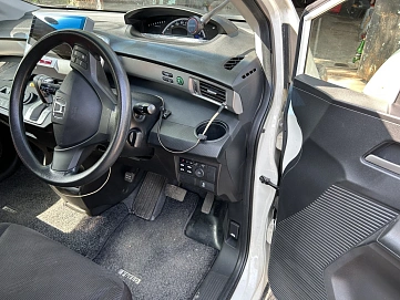 Honda Freed, 2012г, передний привод, вариатор