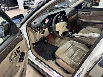 Mercedes-Benz E-Класс AMG, 2011г, задний привод, автомат
