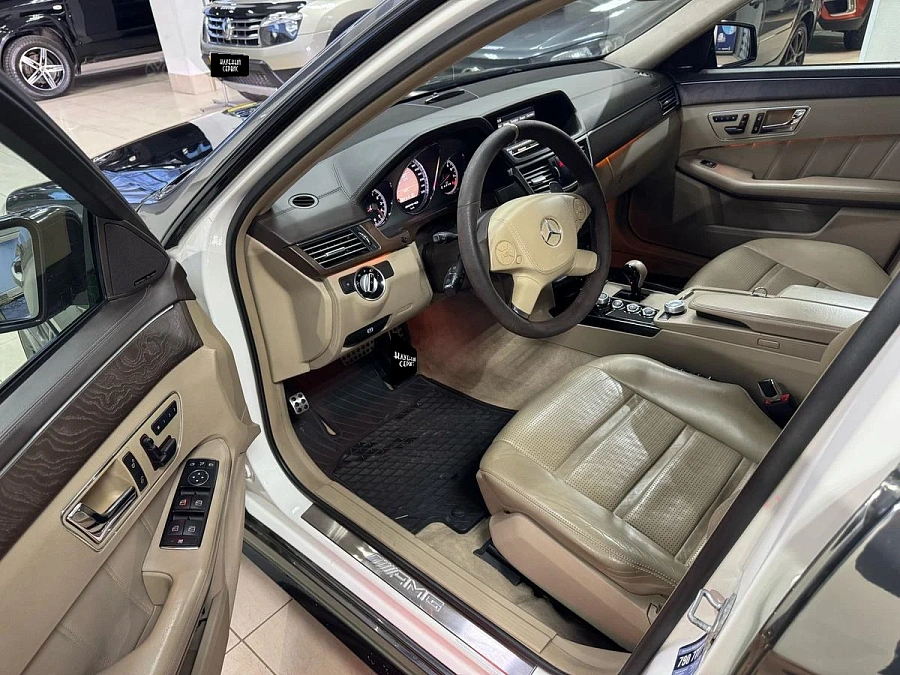 Mercedes-Benz E-Класс AMG, 2011г., задний привод, автомат