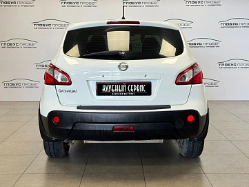 Nissan Qashqai, 2011г, передний привод, механика
