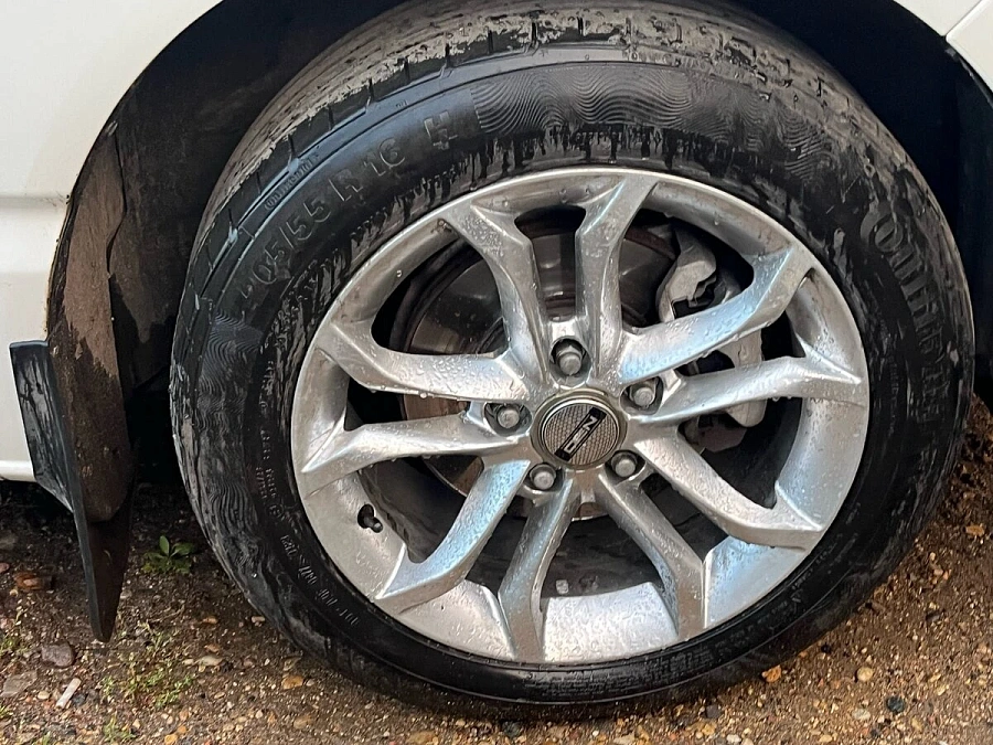 Toyota Voxy, 2004г., передний привод, автомат