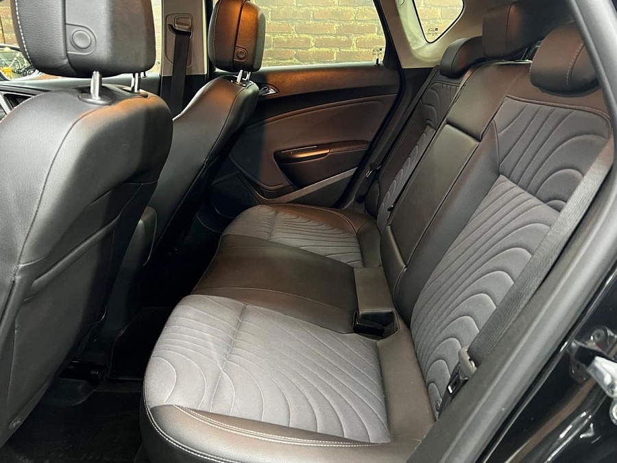 Opel Astra, 2013г., передний привод, автомат