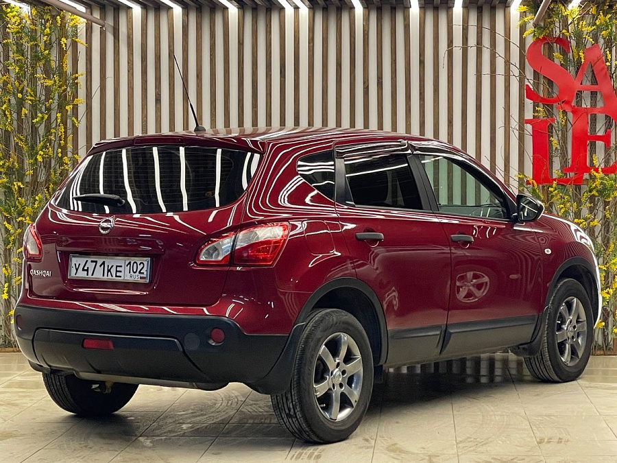 Nissan Qashqai, 2012г., передний привод, вариатор