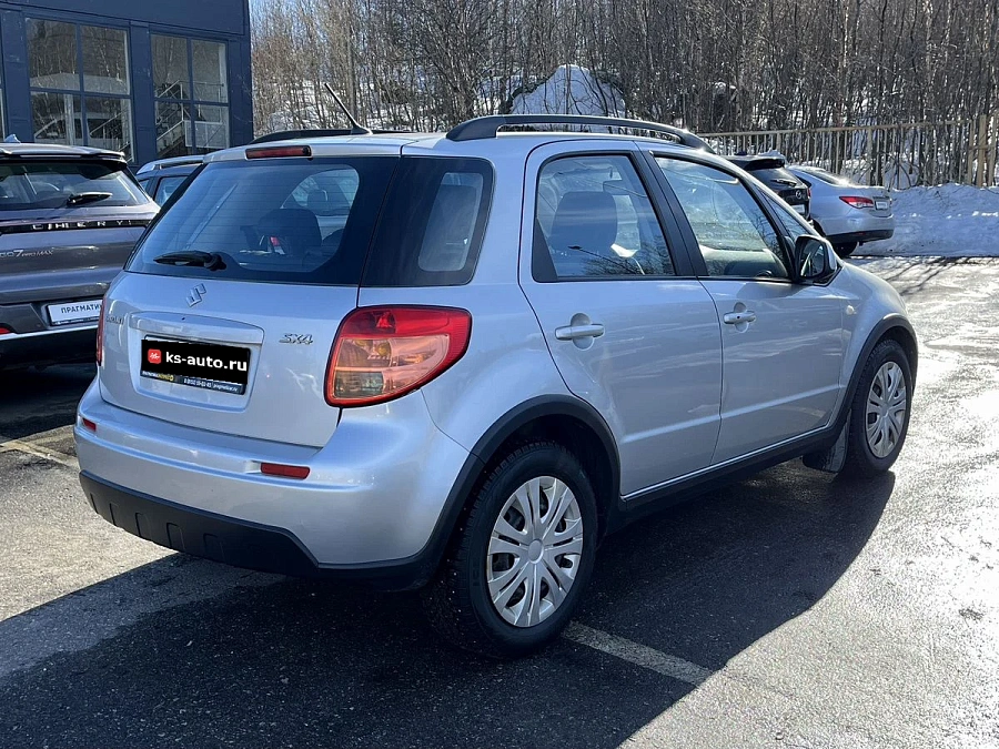 Suzuki SX4, 2010г., передний привод, автомат