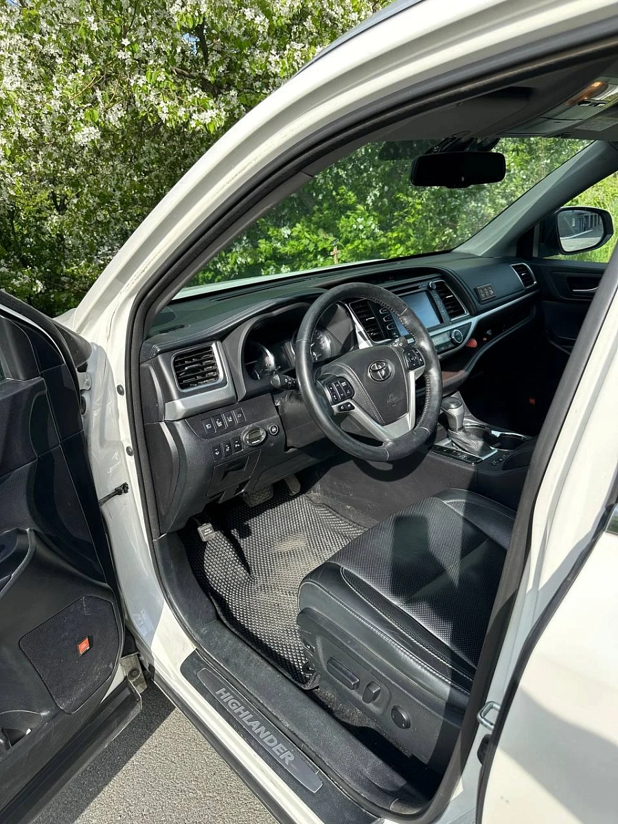 Toyota Highlander, 2015г., полный привод, автомат