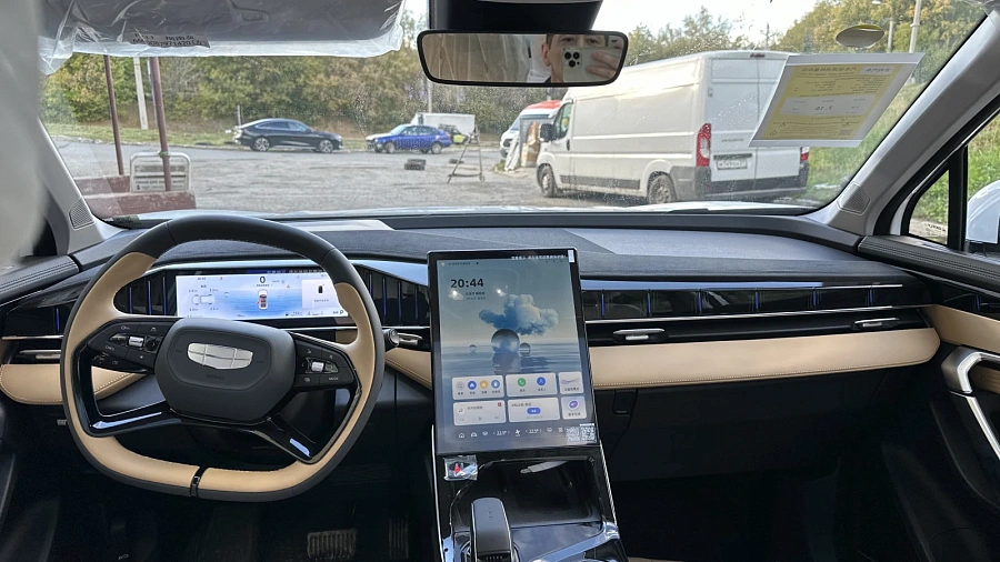 Geely Atlas, 2023г., передний привод, робот