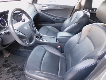 Hyundai Sonata, 2010г, передний привод, автомат