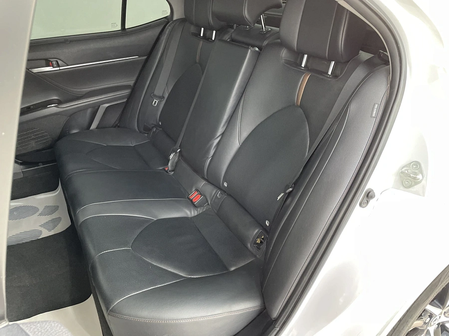 Toyota Camry, 2020г., передний привод, автомат