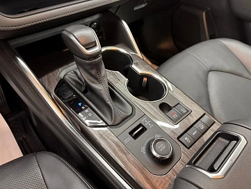 Toyota Highlander, 2021г, полный привод, автомат