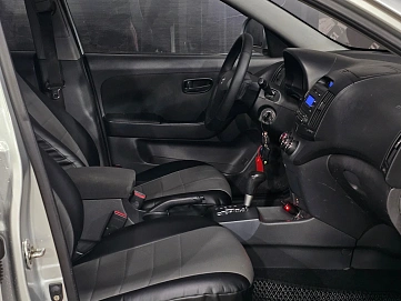 Hyundai Elantra, 2009г, передний привод, автомат