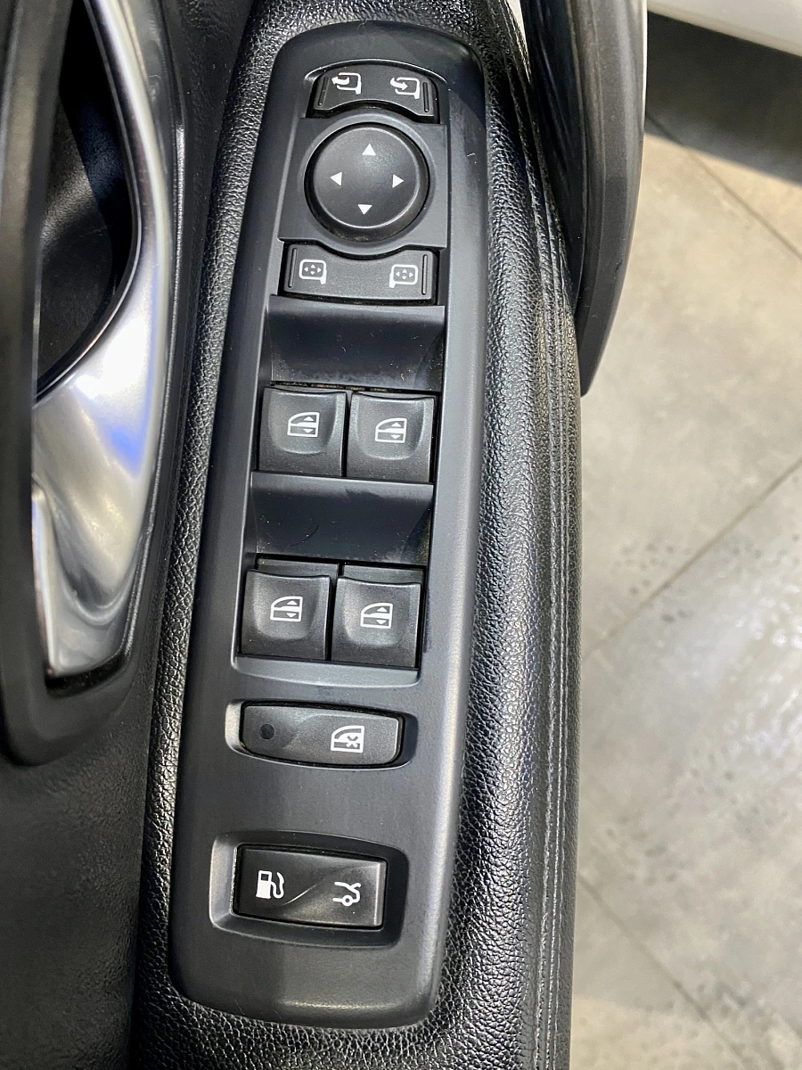 Renault Latitude, 2010г., передний привод, вариатор