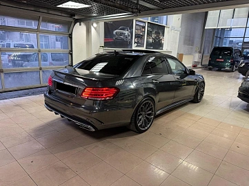 Mercedes-Benz E-Класс AMG, 2011г, задний привод, автомат