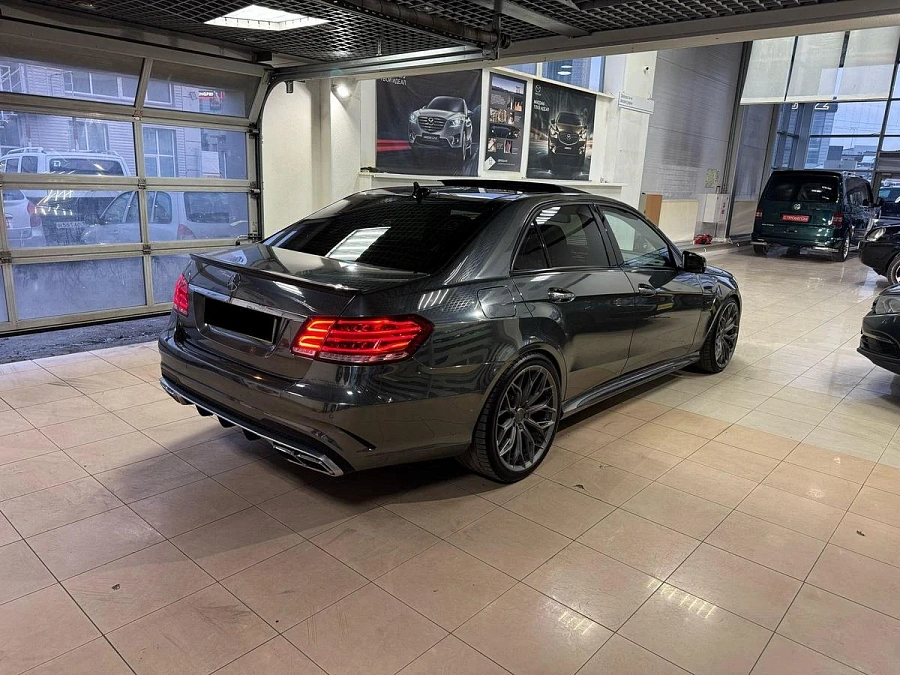 Mercedes-Benz E-Класс AMG, 2011г., задний привод, автомат