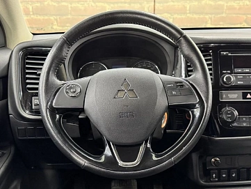 Mitsubishi Outlander, 2018г, передний привод, вариатор