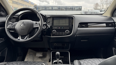 Mitsubishi Outlander, 2022г, передний привод, вариатор