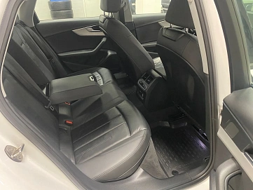 Audi A4, 2020г, передний привод, робот