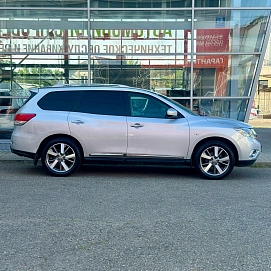 Nissan Pathfinder, 2014г, передний привод, автомат