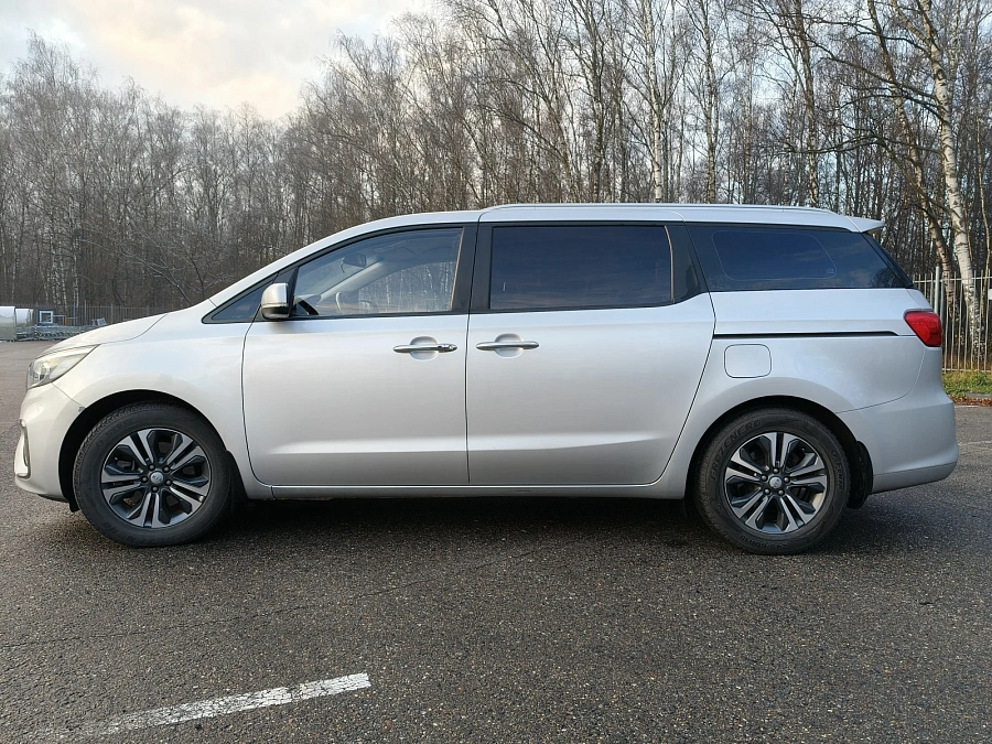 Kia Carnival, 2019г., передний привод, автомат