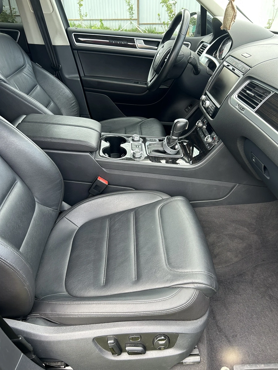 Volkswagen Touareg, 2016г., полный привод, автомат