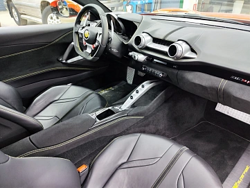 Ferrari 812, 2018г, задний привод, робот