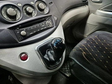 Mitsubishi Grandis, 2004г, полный привод, механика