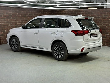 Mitsubishi Outlander, 2022г, передний привод, вариатор