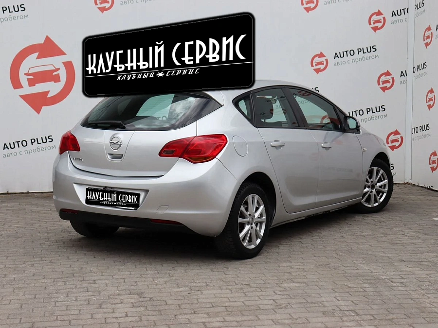 Opel Astra, 2011г., передний привод, механика