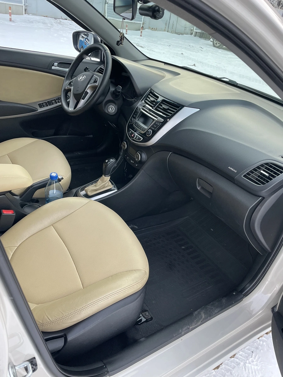 Hyundai Solaris, 2015г., передний привод, автомат