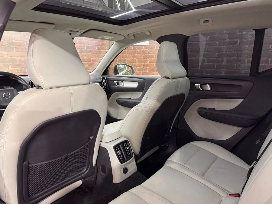 Volvo XC40, 2020г., передний привод, робот