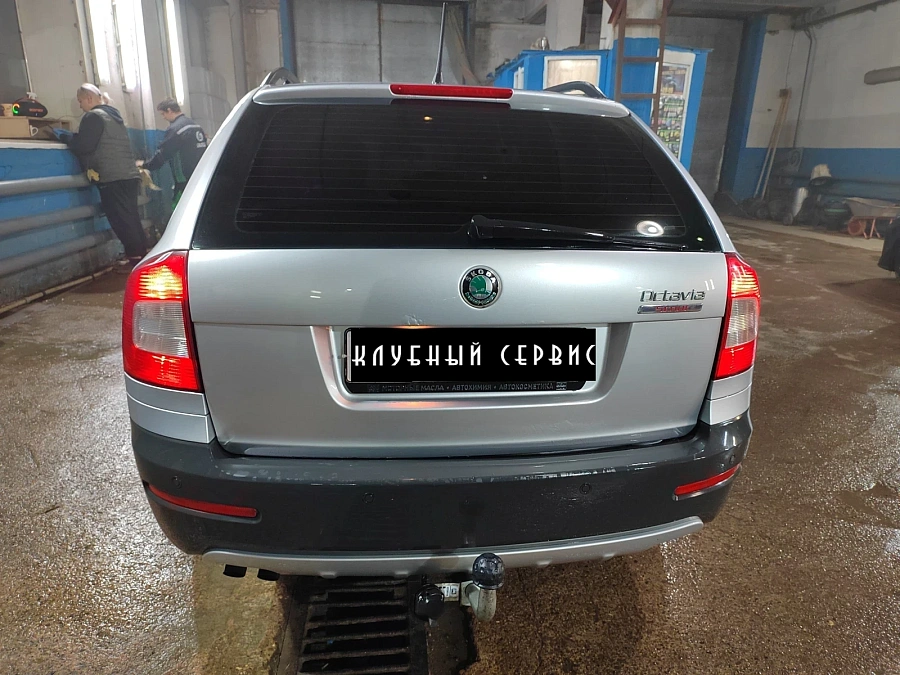 Skoda Octavia, 2012г., полный привод, механика