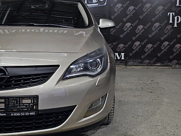 Opel Astra, 2011г, передний привод, автомат
