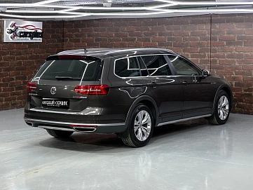 Volkswagen Passat, 2017г, полный привод, робот