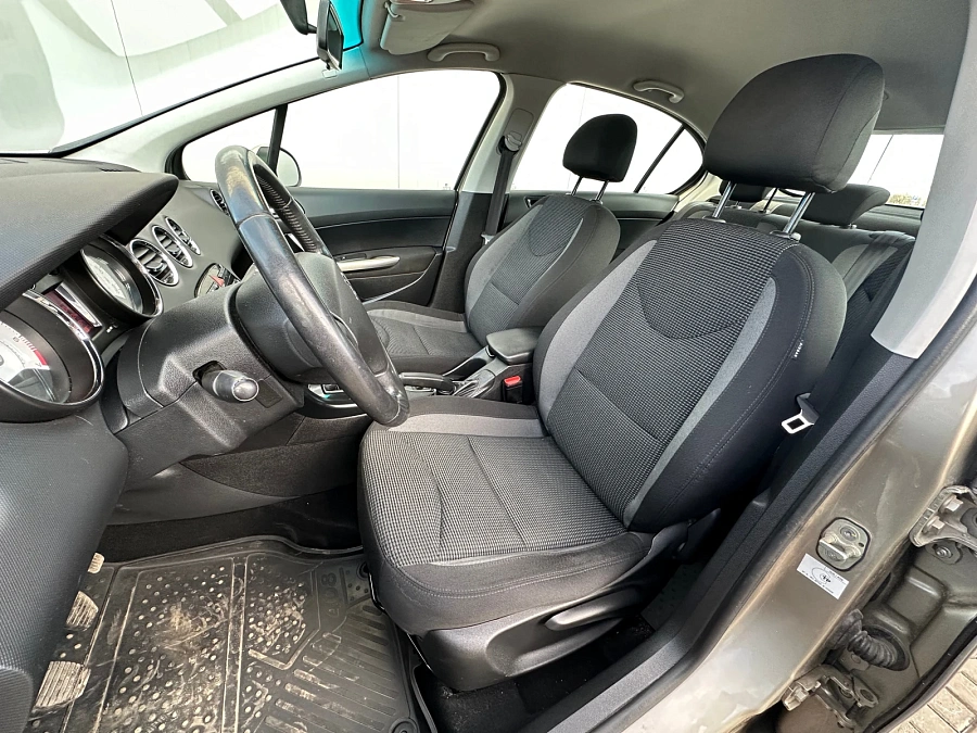 Peugeot 408, 2013г., передний привод, механика