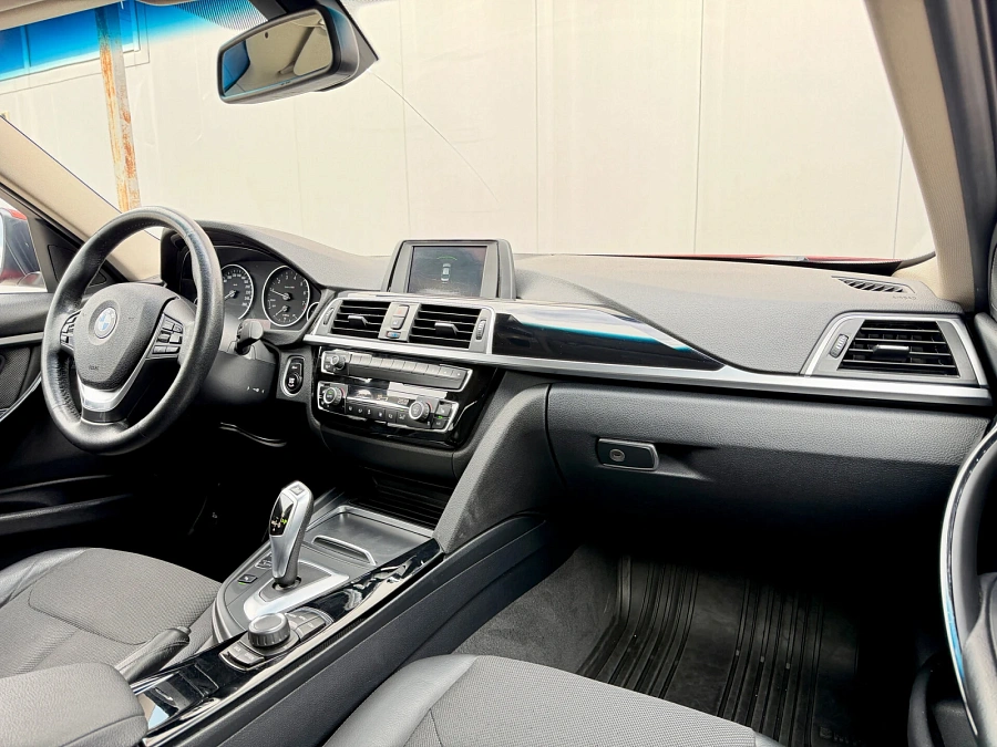 BMW 3 серии, 2017г., задний привод, автомат