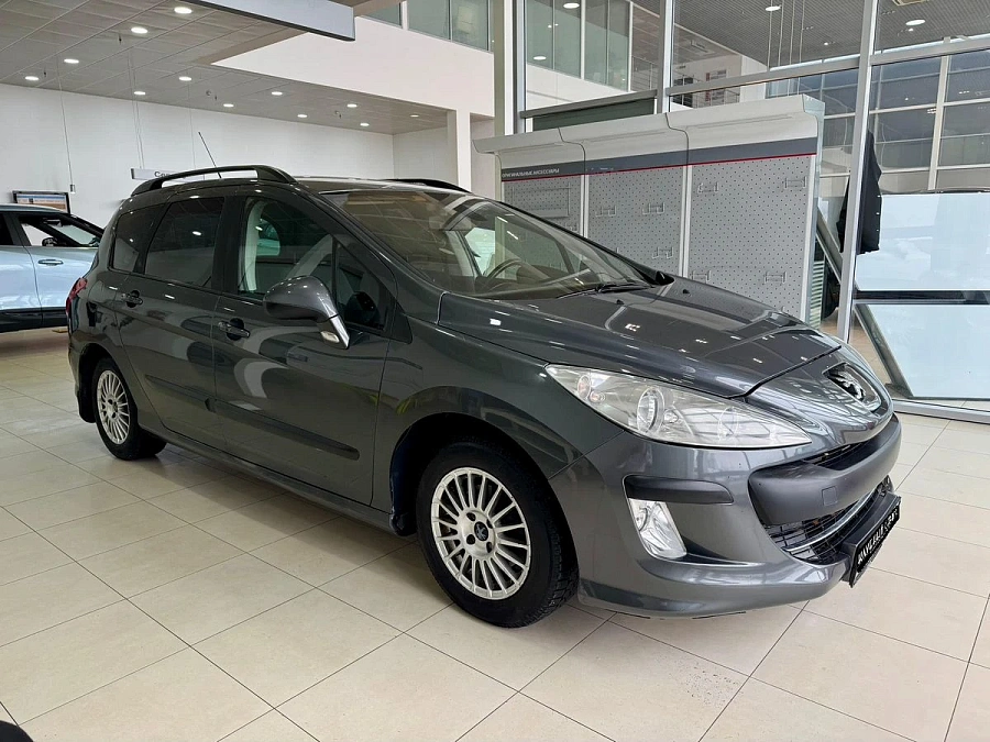 Peugeot 308, 2008г., передний привод, автомат