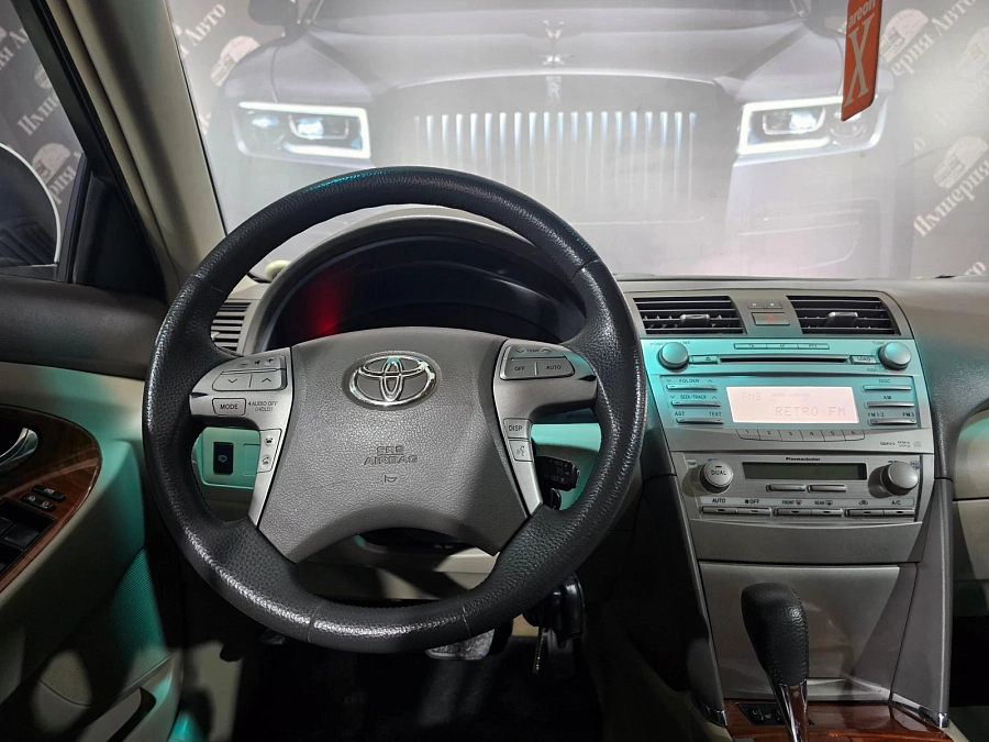 Toyota Camry, 2010г., передний привод, автомат