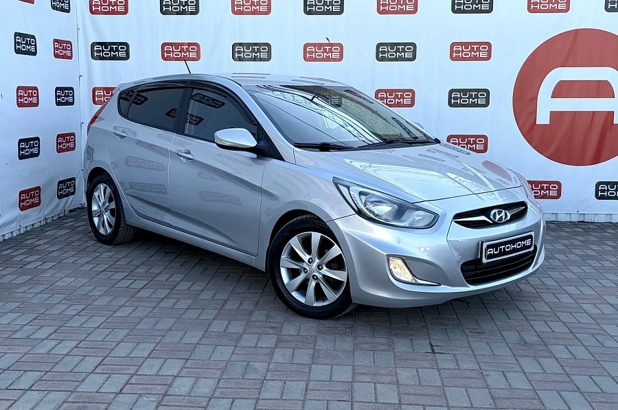 Hyundai Solaris, 2012г., передний привод, автомат