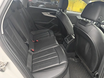 Audi A4, 2019г, передний привод, робот