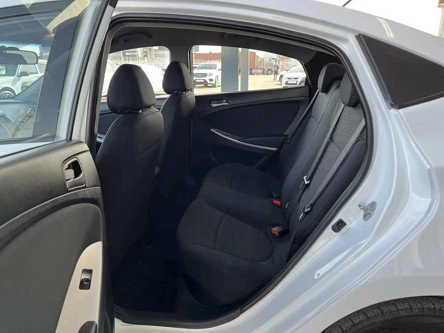 Hyundai Solaris, 2015г., передний привод, автомат