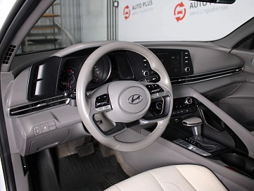 Hyundai Elantra, 2021г., передний привод, автомат