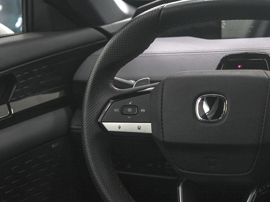 Changan UNI-V, 2023г., передний привод, робот